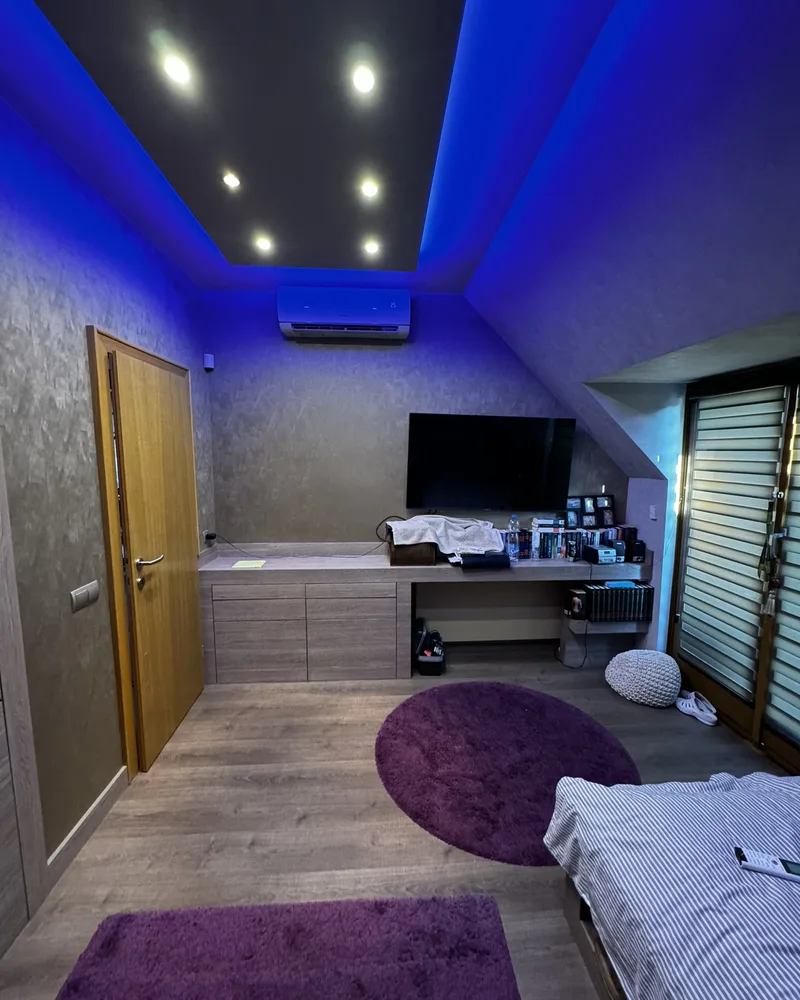 Beltéri klíma modern tetőtéri szobában